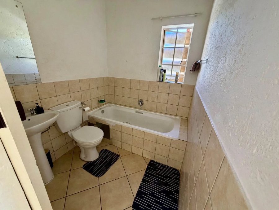 2 Bedroom Property for Sale in Waterval East North West
